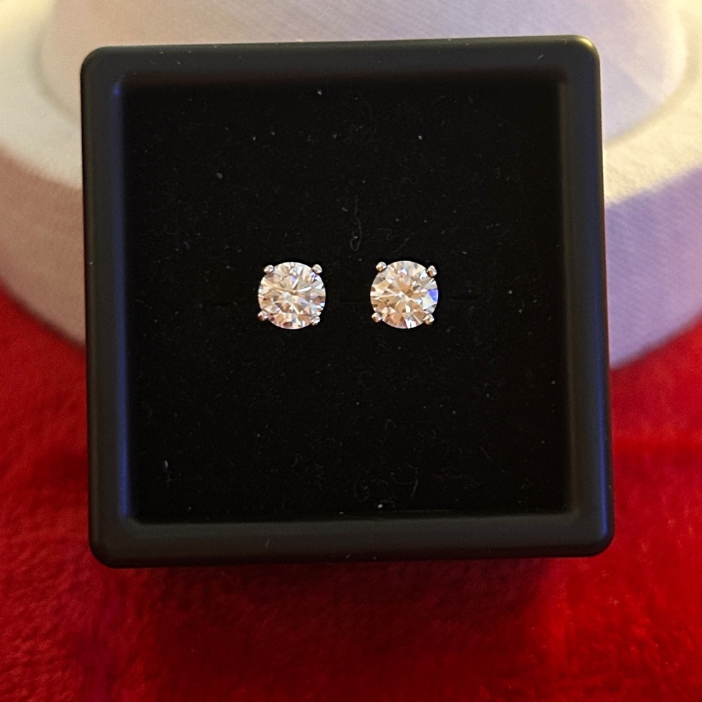 Luxury Moissanite Diamond 1.0 CT screwback stud Earrings Retail $499